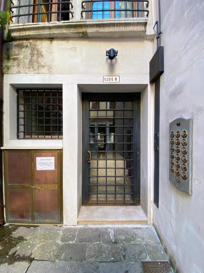 Friari Suite-Luxury Apt. Close To Rialto Bridge Венеция Екстериор снимка
